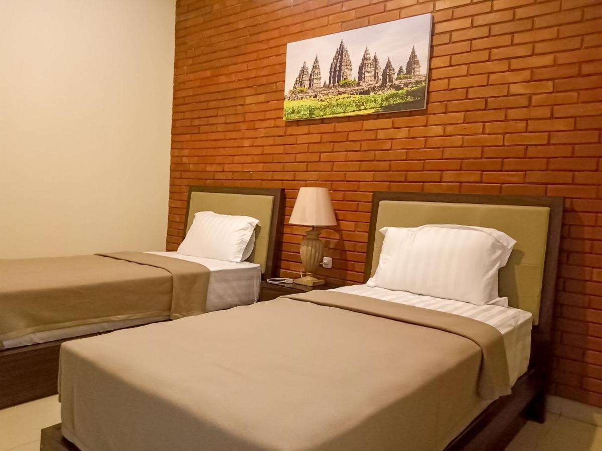 Omah Watu Homestay Γιογκιακάρτα Εξωτερικό φωτογραφία